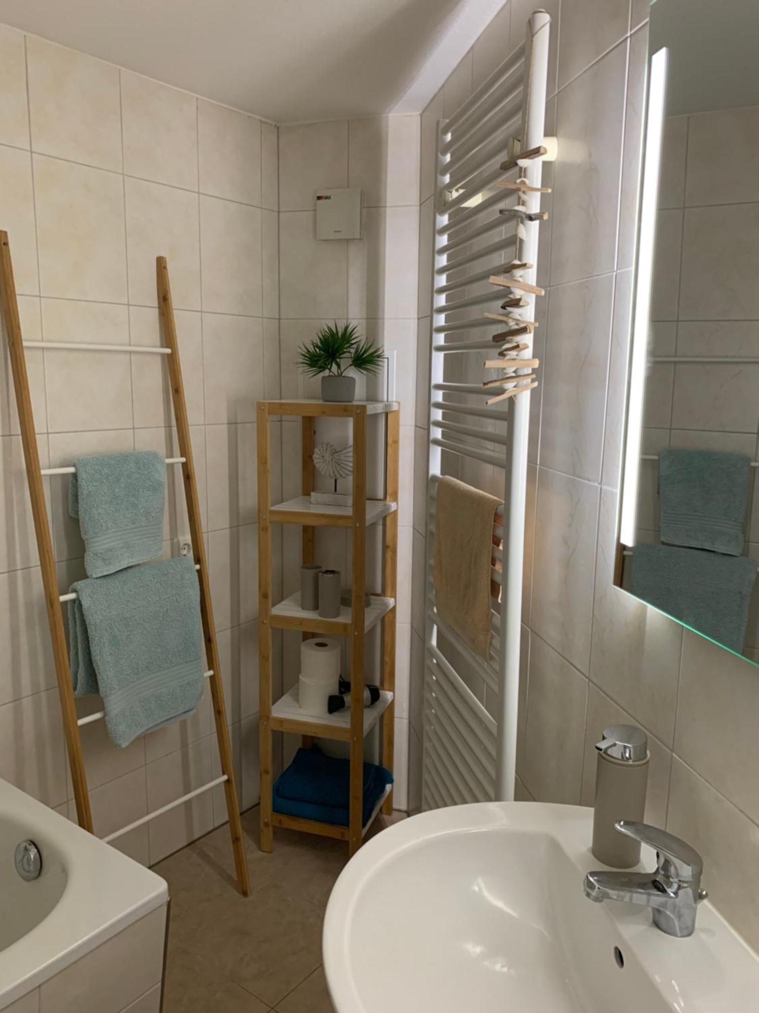 City-Apartment Mit Parkplatz & Fahrradraum! Nur 300M Zum Stadthafen Schwerin  Dış mekan fotoğraf